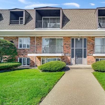 Buy this 2 bed condo on 18334 Myrtle Court in Lansing, IL 60438