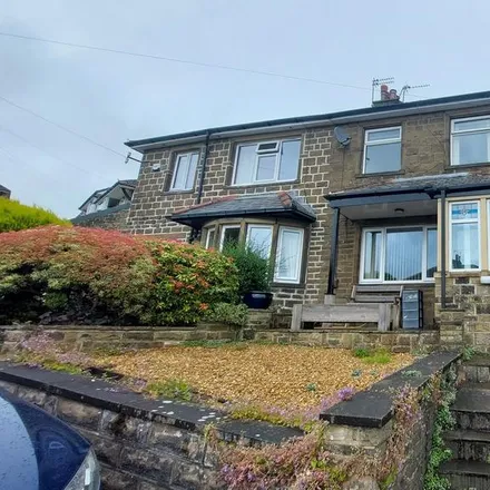 Rent this 3 bed townhouse on Thornhill Avenue in Oakworth, BD22 7ND