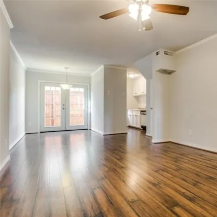 Image 3 - 4031 Cole Avenue, Dallas, TX 75221, USA - Condo for rent