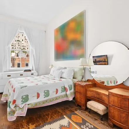 Image 9 - 25 East 69th Street, New York, NY 10021, USA - Apartment for sale