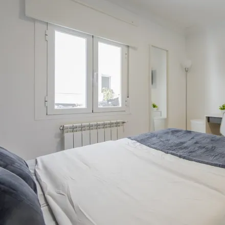 Rent this 4 bed room on Calle de Villavaliente in 27, 28011 Madrid