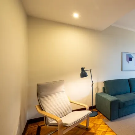 Rent this 3 bed apartment on Hotel Estoril Porto in Rua de Cedofeita 193, 4050-179 Porto