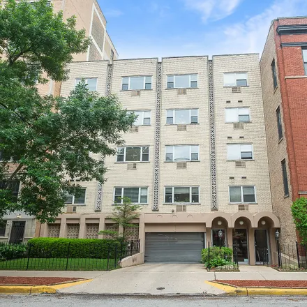 Buy this 1 bed house on 609 West Stratford Place in Chicago, IL 60657
