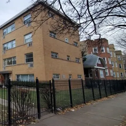 Buy this 1 bed condo on 2209 West Highland Avenue in Chicago, IL 60659