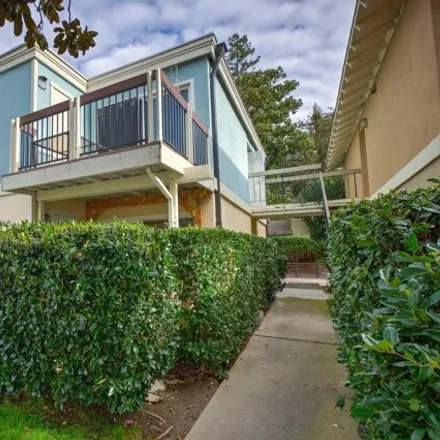 Image 1 - Greenhaven Apartments, 6330 Havenside Drive, Sacramento, CA 95831, USA - Condo for sale