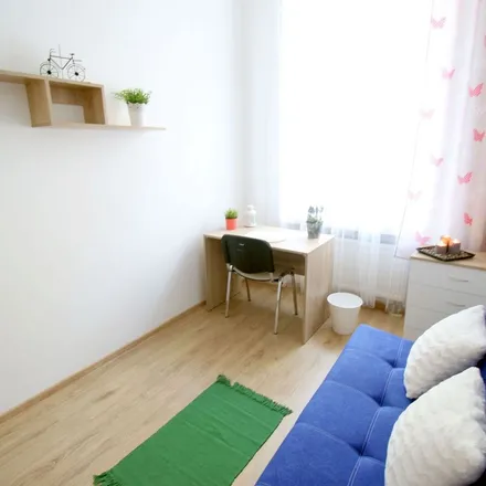 Rent this 5 bed apartment on Legionów 40 in 91-069 Łódź, Poland