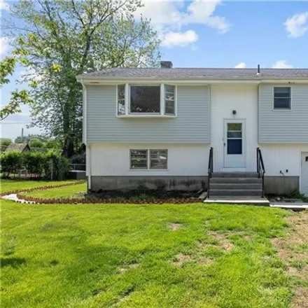 Rent this 3 bed house on 31 Reardon Drive in Middletown, RI 02842