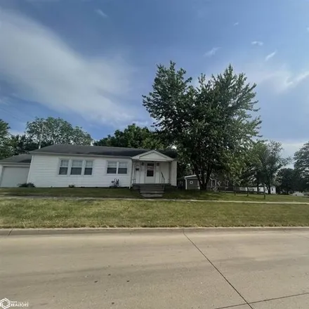 Image 2 - 300 West Clay Street, Mount Pleasant, IA 52641, USA - House for sale