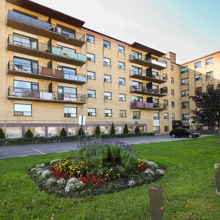 Image 3 - Kingsbridge to Finch Laneway W of Bathurst, Toronto, ON M2R 1N2, Canada - Apartment for rent
