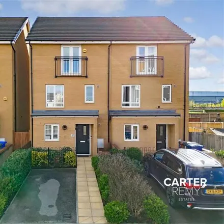 Buy this 4 bed townhouse on Schoolfield Road in Thurrock, RM20 3AN