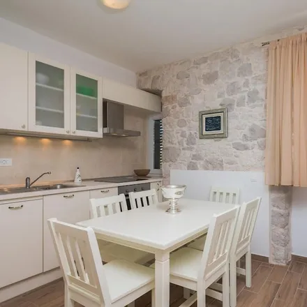 Rent this 6 bed house on 21404 Ložišća