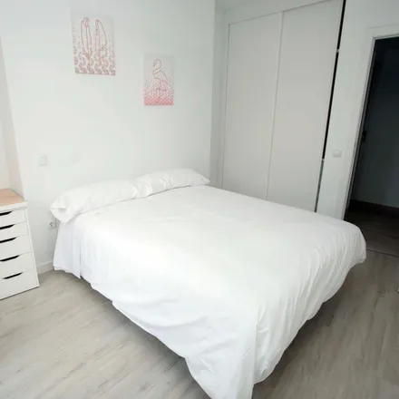 Rent this 14 bed room on Hostal Alicante in Calle del Arenal, 16
