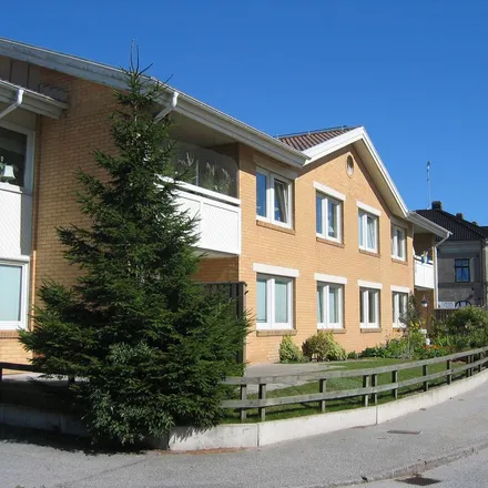 Rent this 3 bed apartment on Ica Nära Tores Allköp in Landsvägen, 274 56 Skivarp