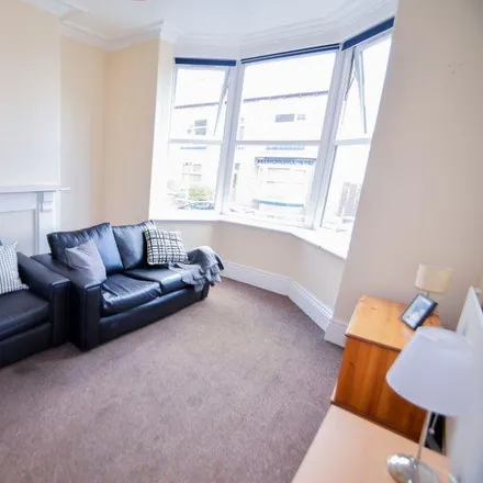 Rent this 4 bed townhouse on Penrhyn Road in Sheffield, S11 8UL