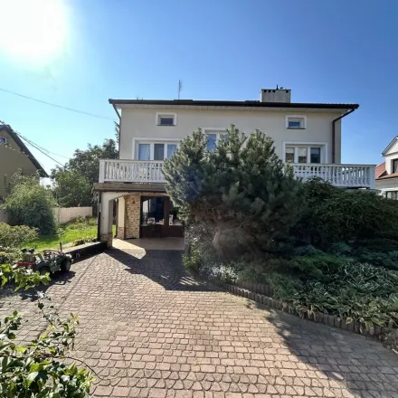 Rent this 8 bed apartment on Słoneczna in 05-506 Lesznowola, Poland