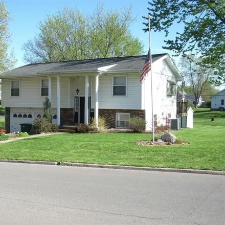 Buy this 3 bed house on 376 East Locust Street in Bloomfield, IA 52537