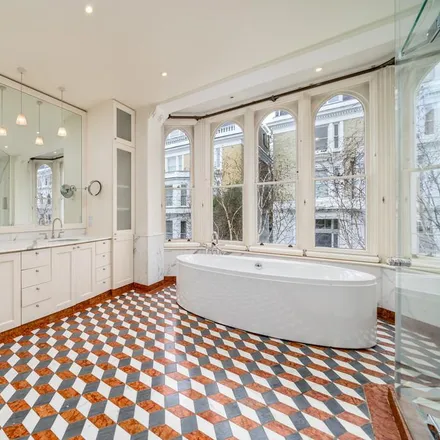 Image 7 - 10 Phillimore Place, London, W8 7BS, United Kingdom - House for rent
