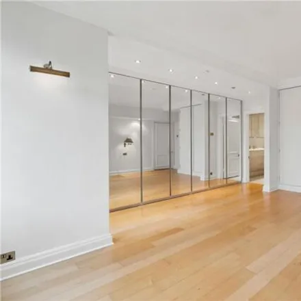 Image 9 - Connaught House, Londres, London, W1k - Room for rent