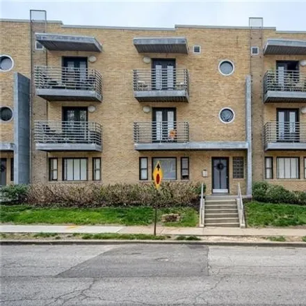 Buy this 1 bed condo on 4524-4540 Broadway Street in Kansas City, MO 64111