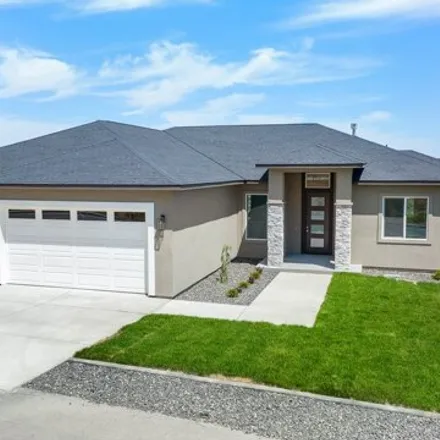 Buy this 5 bed house on 5514 Hershey Lane in West Richland, WA 99353
