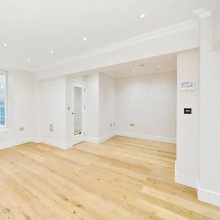 Rent this studio apartment on Grove End Gardens in 33 Grove End Road, London