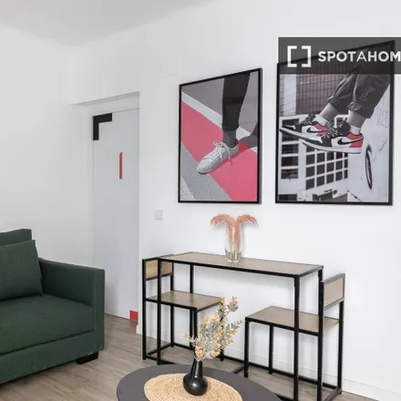 Rent this 2 bed apartment on Universidad Carlos III de Madrid in Calle Titulcia, 28903 Getafe