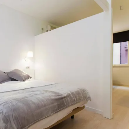 Rent this 1 bed apartment on Carrer de Casanova in 64, 08001 Barcelona