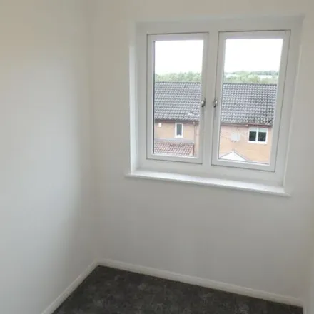 Rent this 3 bed townhouse on Balloch Road in Cumbernauld, G68 9BE