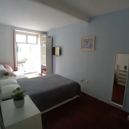 Rent this 1 bed room on Real Bangla - Lycamobile in Rua do Loureiro, 4000-160 Porto