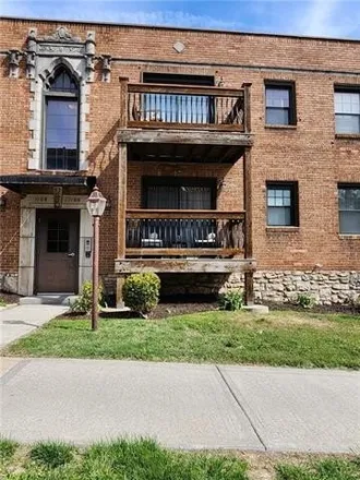 Buy this 2 bed condo on 1102-1108 West 46th Street in Kansas City, MO 64111