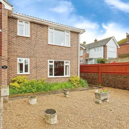 Buy this 2 bed apartment on Laburnum Close in Temple Ewell, CT16 3BW