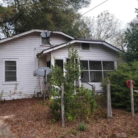Buy this 3 bed house on 2253 West Saracen Street in Pine Bluff, AR 71601