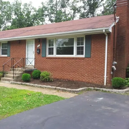 Rent this 4 bed house on 912 Juniper Place in Alexandria, VA 22304