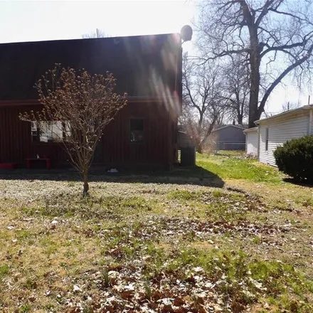 Buy this 3 bed house on 828 Hawthorne Ave in Wood River, Illinois