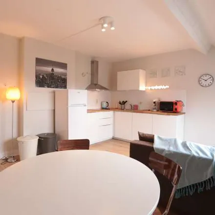 Rent this 3 bed apartment on Rue de l'Arbre Bénit - Gewijde-Boomstraat 92 in 1050 Ixelles - Elsene, Belgium