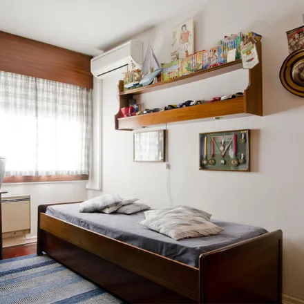 Rent this 3 bed room on Rua Maria Brown 19 in 1500-676 Lisbon, Portugal
