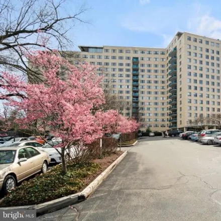 Image 2 - Grosvenor Park III, 10401 Grosvenor Place, Parkside, Rockville, MD 20852, USA - Condo for sale