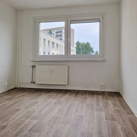 Rent this 3 bed apartment on Jamboler Straße 9 in 06130 Halle (Saale), Germany