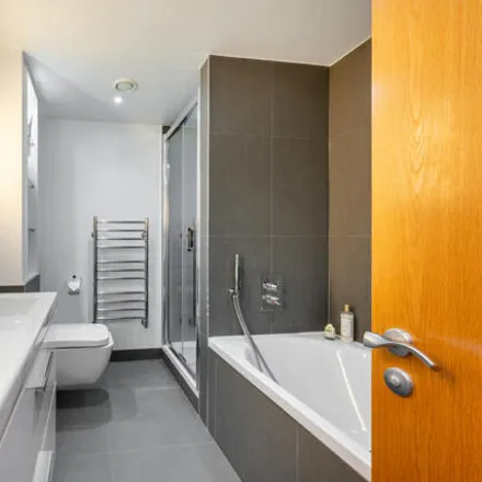 Image 5 - Marriott Executive Apartments, 22 Hertsmere Road, Canary Wharf, London, E14 4ED, United Kingdom - Apartment for sale