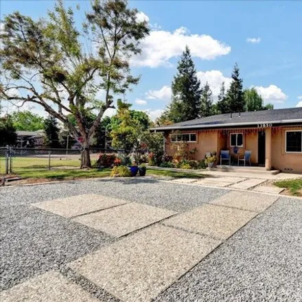 Buy this 5 bed house on 13850 Avenue 336 in Ivanhoe, Tulare County