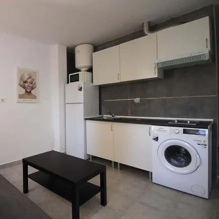 Rent this studio apartment on Travesía Huerta del Obispo in 6, 28039 Madrid