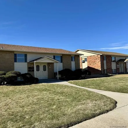 Image 3 - 1601 Oxford Drive, Cheyenne, WY 82001, USA - House for sale