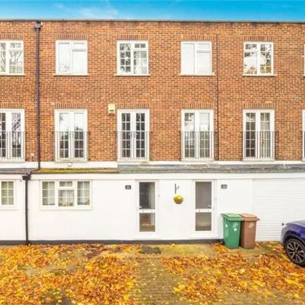 Rent this 4 bed townhouse on 1-1E Devonshire Road in London, SM2 5HJ