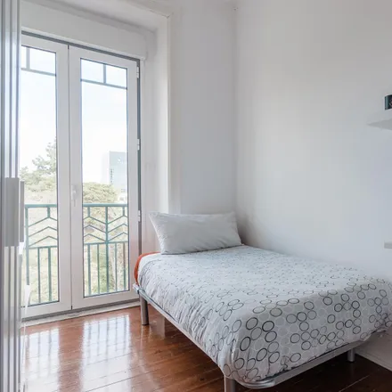 Rent this 6 bed room on Cervetoria in Avenida Rovisco Pais 6A, 1000-268 Lisbon