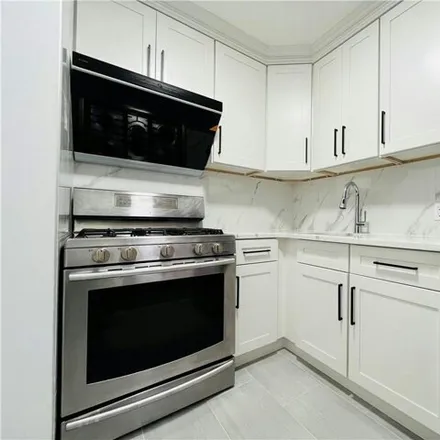 Image 2 - 81-11 45th Avenue, New York, NY 11373, USA - Apartment for sale