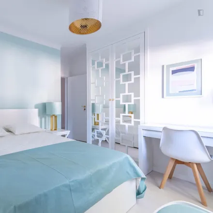 Rent this 5 bed room on Rua Fonte da Aldeia in 2775-688 Cascais, Portugal