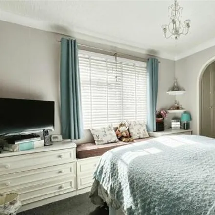 Image 4 - The Square, St. Leonards, East Sussex, Bh24 - House for sale