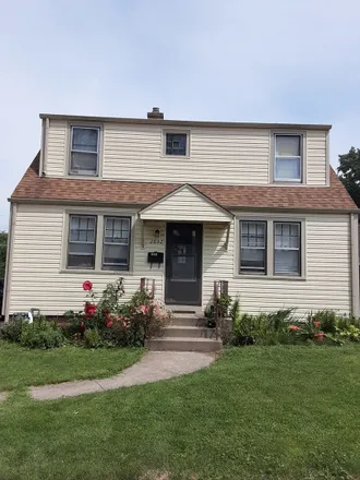 Buy this 3 bed house on 2626 89th Place in Evergreen Park, IL 60805