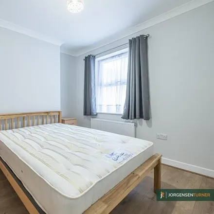 Image 5 - 145 Sulgrave Road, London, W6 7PX, United Kingdom - Apartment for rent