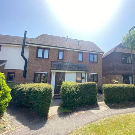 Rent this 2 bed townhouse on Mosse Gardens in Fishbourne, PO19 3PG